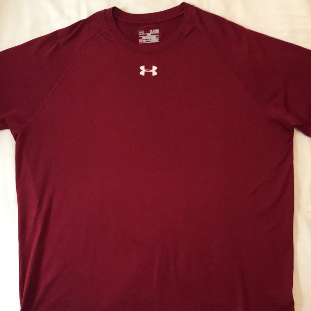 Under Armour crimson heat gear loose fit t-shirt